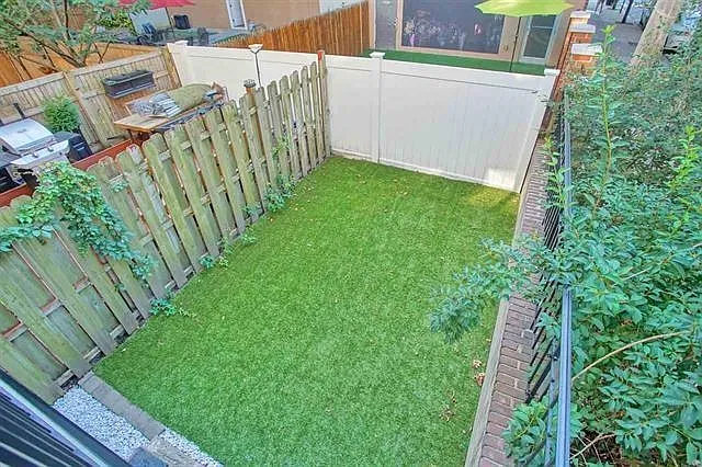 2 bed, 1.0 bath, 670 sqft, $4,200 — Photo 2