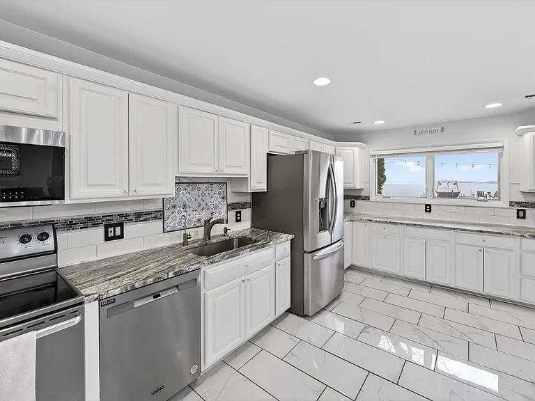 3341 Newton Rd — Photo 16
