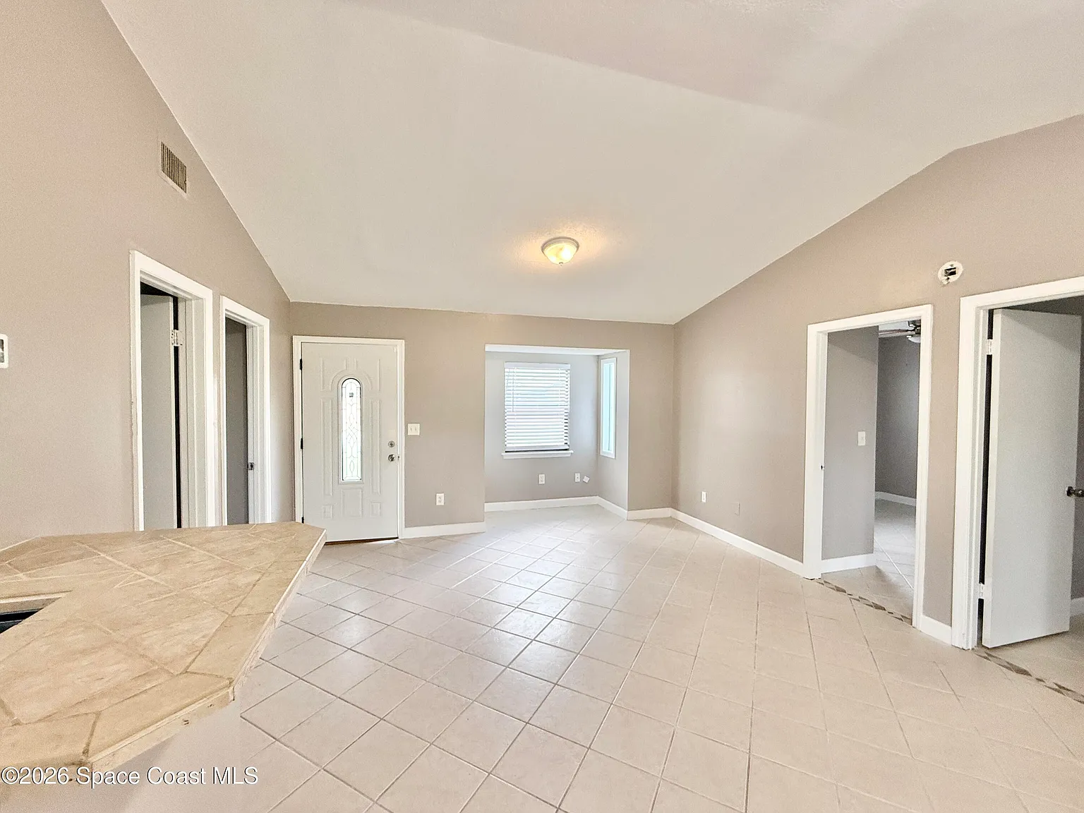 3 bed, 2.0 bath, 981 sqft, $1,775 — Photo 2
