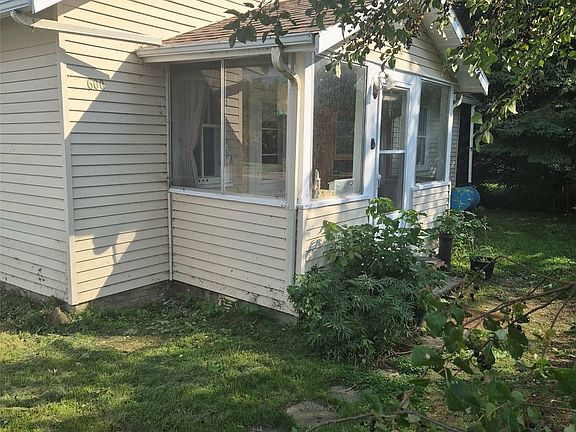 2nd image of 600 3rd Avenue