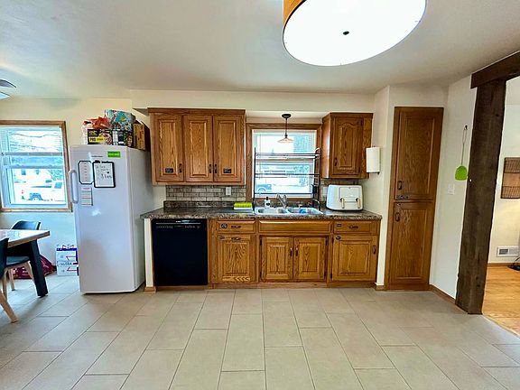 5th image of 918 Grognet St
