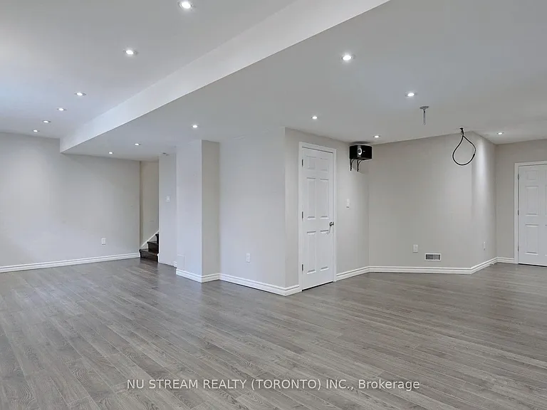 73 Serano Cres — Photo 33