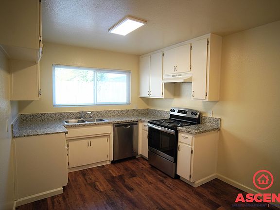 2nd image of 1020 Valhalla Dr APT D