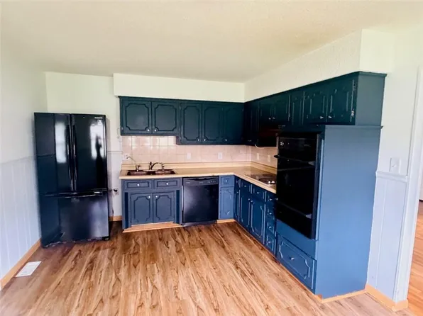 4123 Preston Dr, Saint Joseph, MO 64503