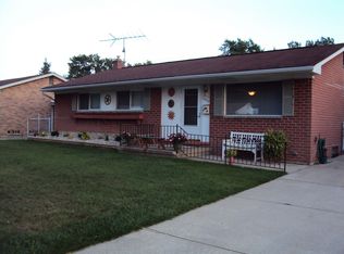36047 Rolf St, Westland, MI 48186