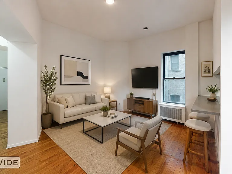 186 2nd Ave #4R — Photo 1