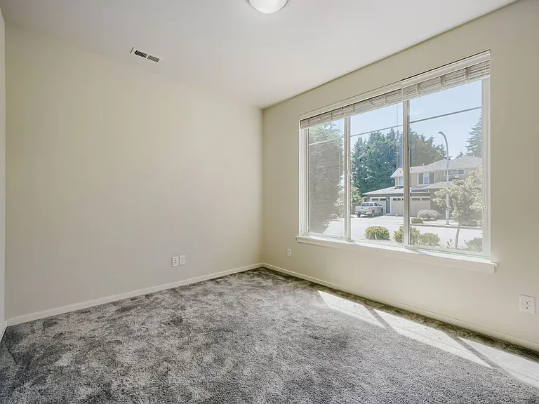 3812 NE 23rd Pl — Photo 3