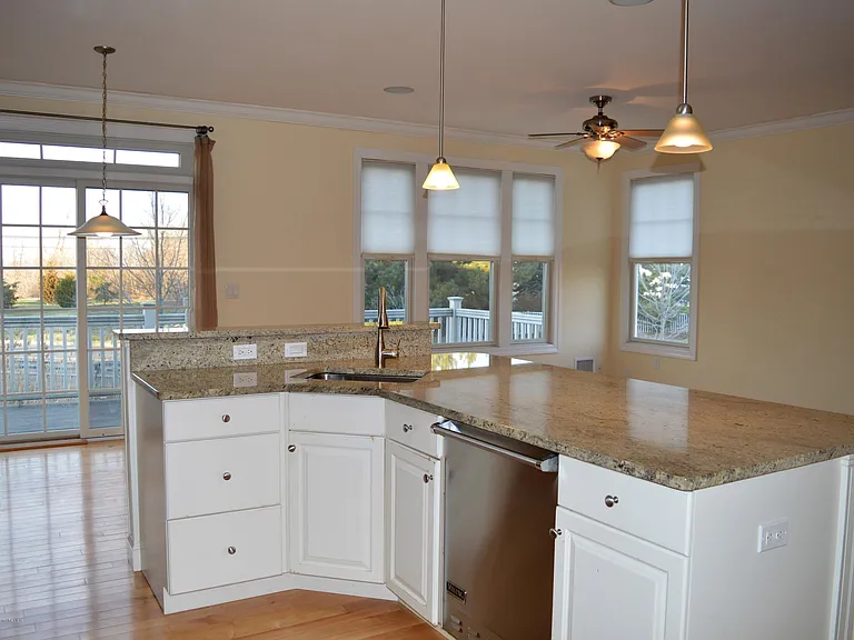 606 Park Ave — Photo 6