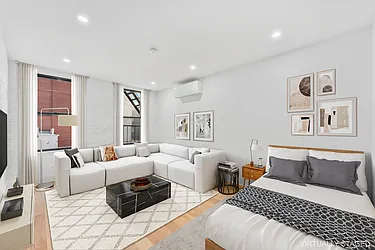 32 Spring Street, #5