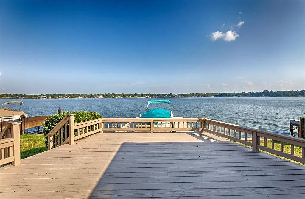 4 bed, 2.5 bath, 2282 sqft, $3,900 — Photo 4