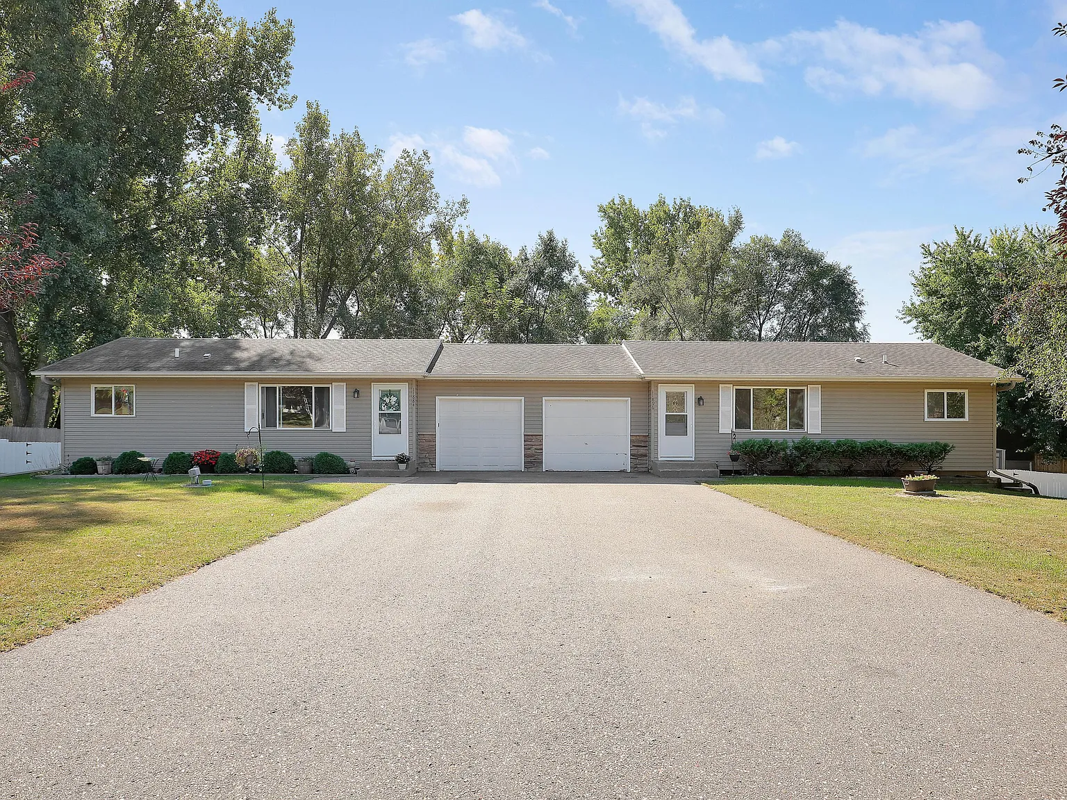 4 bed, 1600 sqft, $2,200 — Photo 1