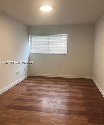 4th image of 20730 NE 4th Pl