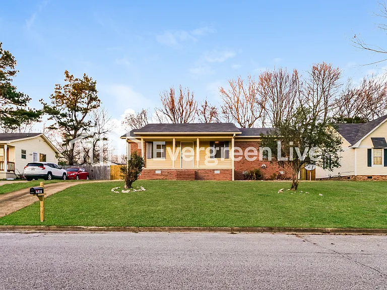 1107 Highland St — Photo 2