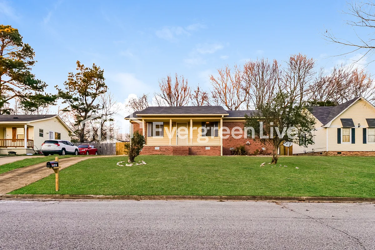 Building Photo - 1107 Highland St