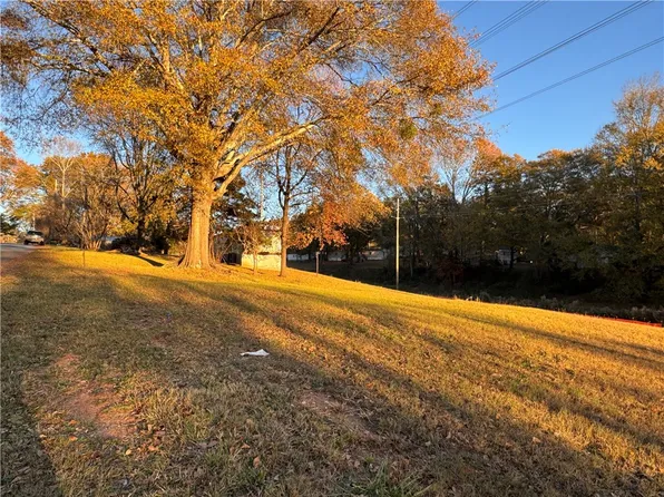 208 Hedge St, Central, SC 29630