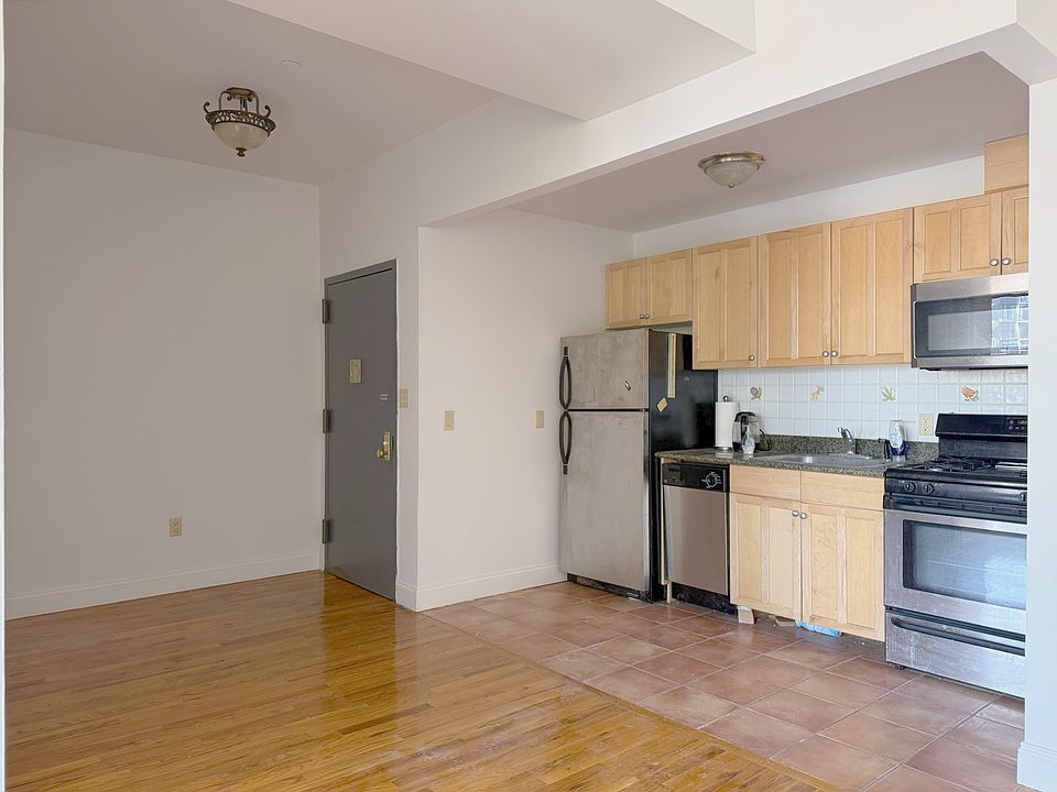 2nd image of 46 Maujer St APT 5