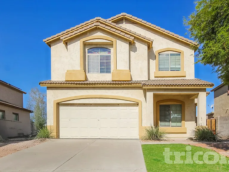 924 S 240th Dr — Photo 1