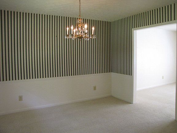 5th image of 415 Melody Ln