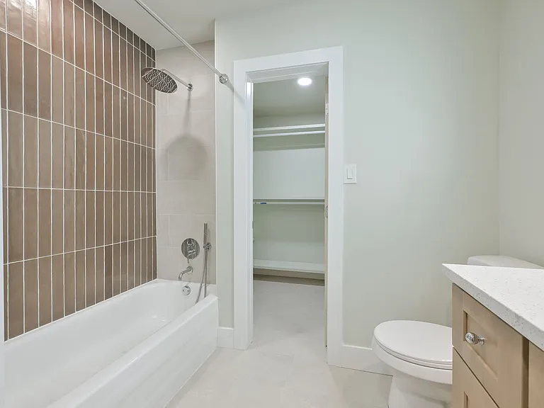 1161 Howard St — Photo 15