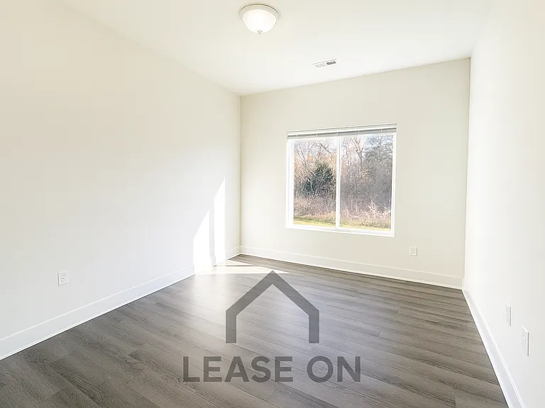 11621 E Harry Ct — Photo 2