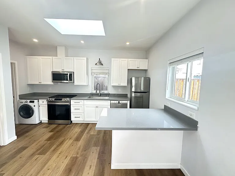 1439 38th Ave — Photo 3