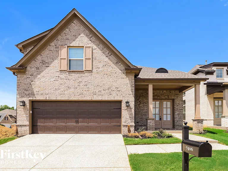 7406 Lost Grove Ln — Photo 1
