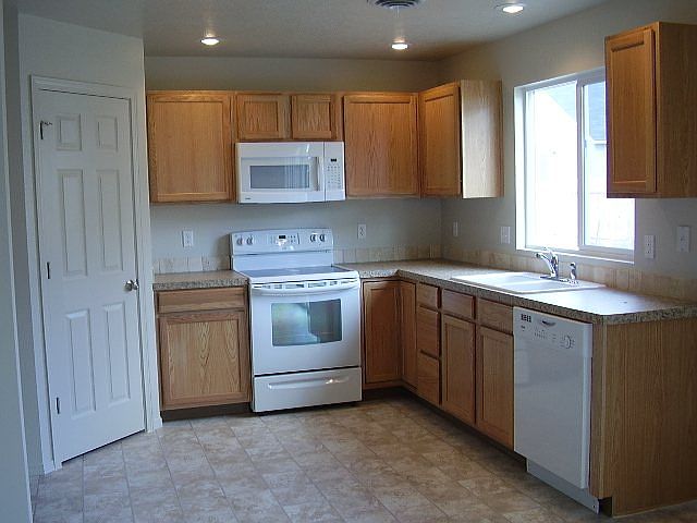 2nd image of 944 E Folgado St