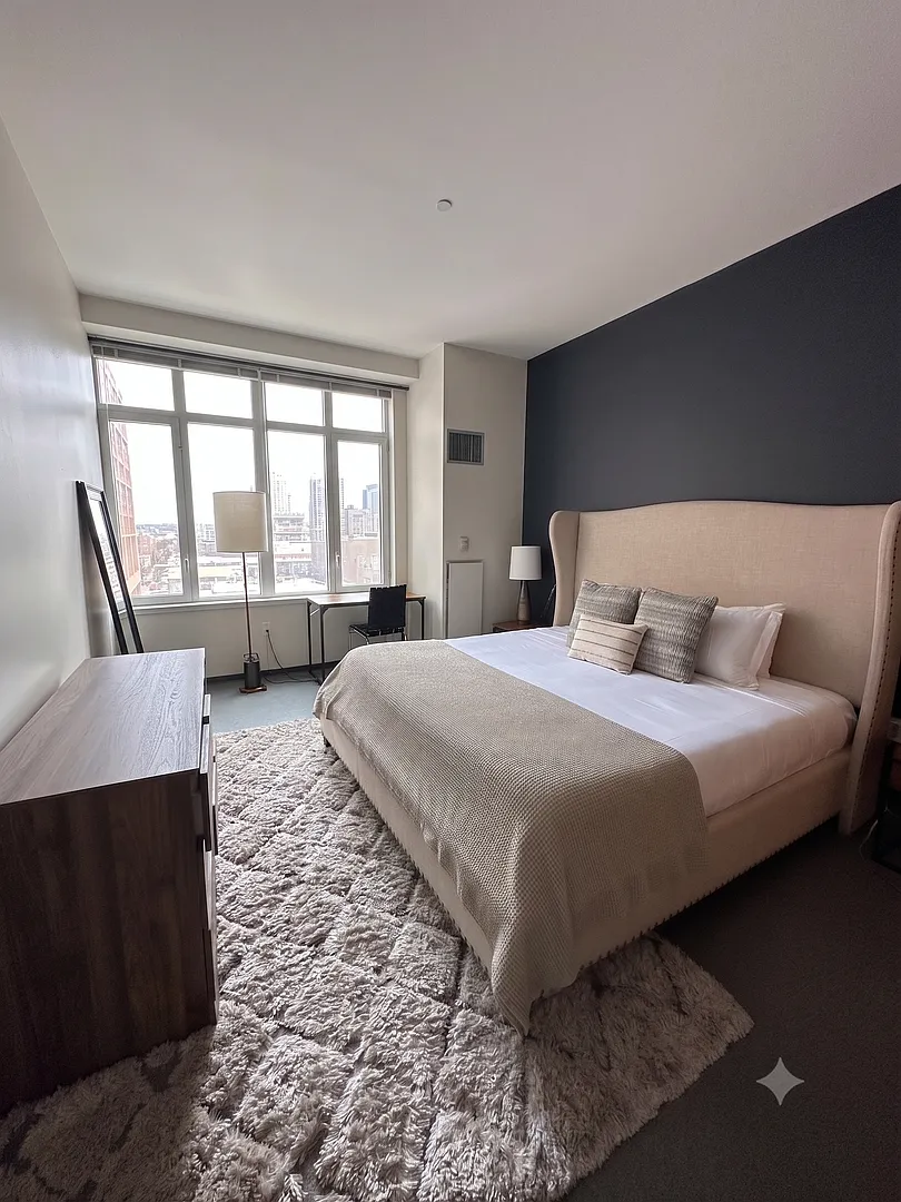 Bright and Spacious 2-Bedroom in the Ink Block with No Broker Fee — Photo 2