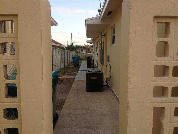 4th image of 317 NE 10th Avenue #A