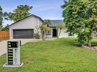 7107 NW 39th St, Coral Springs, FL 33065