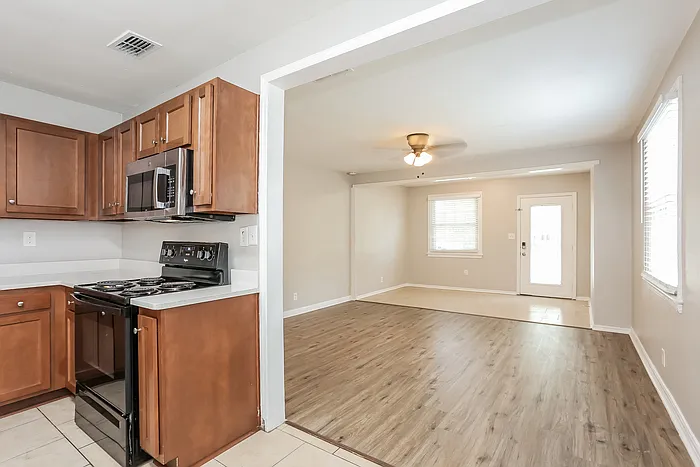 980 McTyre Ct — Photo 6