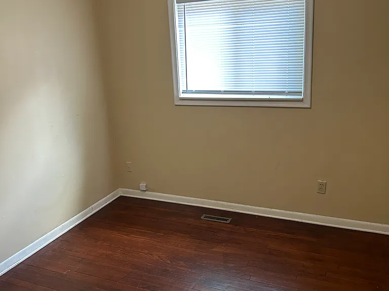 4624 Culver St — Photo 2