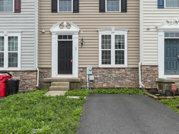 85 Norwood Dr, Falling Waters, WV 25419