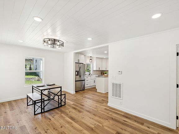 5th image of 2710 Greenway Dr