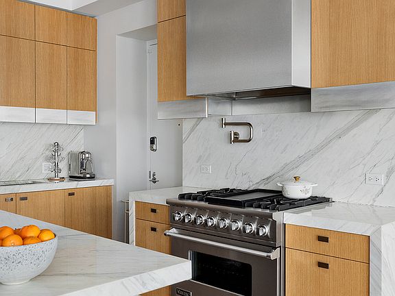 5th image of 15 Hubert St Penthouse C