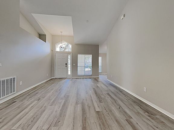 4th image of 3133 Floral Way E