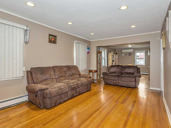4th image of 351 Adams Ave