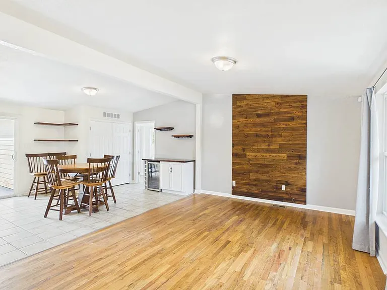 2261 W 56th Pl — Photo 8