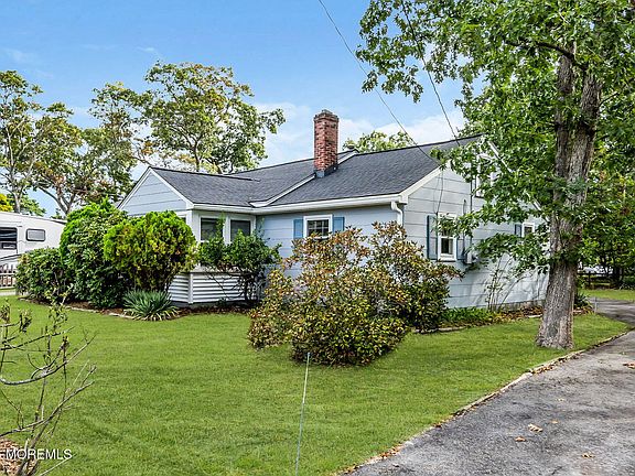 3rd image of 1526 Beverly Road