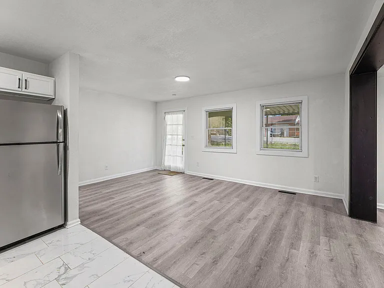 9113 Askew Ave — Photo 13