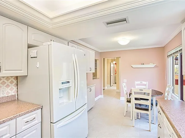 7402 Lake Breeze Dr #306 — Photo 3