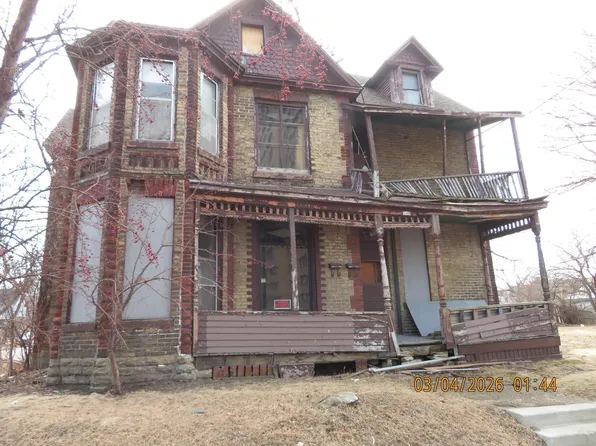 948 18th Ave NE, Minneapolis, MN 55418