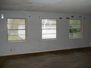 2nd image of 2118 Mockingbird Ln