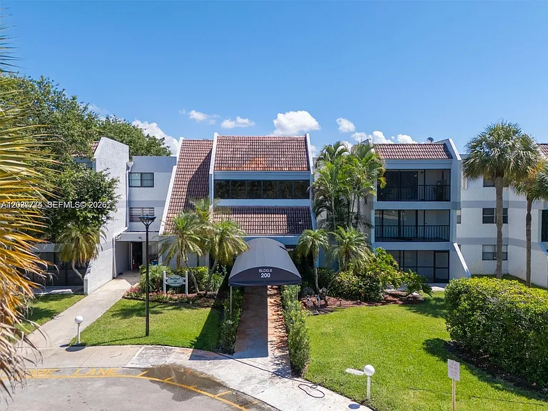200 Lakeview Dr #101 — Photo 12