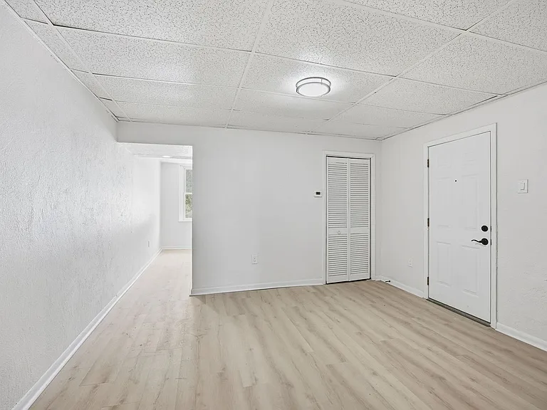 141 Oneida St — Photo 11
