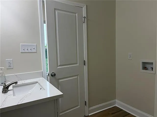 2407 Florence St — Photo 10
