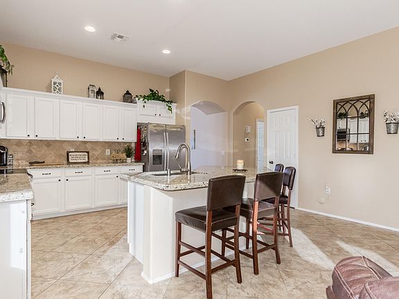 3rd image of 6817 W Lariat Ln