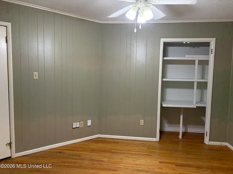 870 Green Acres Dr — Photo 16