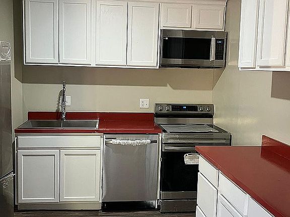 4th image of 407 Benton St