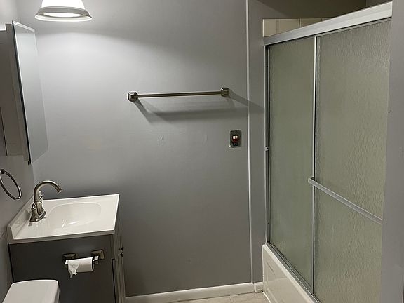 4th image of 23 1/2 Bunn St #A